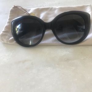 Tory Burch pre-owned sunglasses. Black.